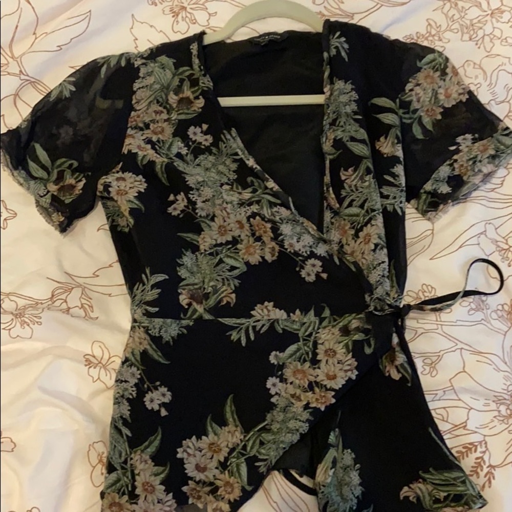 COPY - Lucky brand floral wrap top xsmall 00 0